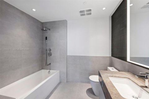 Condo in Miami Beach, Florida, 2 bedrooms  № 2074968 - photo 19