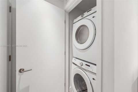 Condo in Miami Beach, Florida, 2 bedrooms  № 2074968 - photo 22