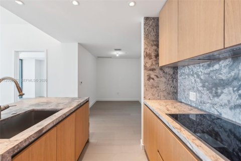 Condo in Miami Beach, Florida, 2 bedrooms  № 2074968 - photo 7