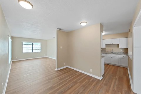 Villa ou maison à vendre à Tampa, Floride: 3 chambres, 135.45 m2 № 2323075 - photo 15