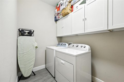 Casa en venta en Orlando, Florida, 5 dormitorios, 305.37 m2 № 1907658 - foto 13