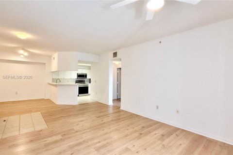 Condominio en alquiler en Palm Beach Gardens, Florida, 1 dormitorio, 76.09 m2 № 2041295 - foto 2