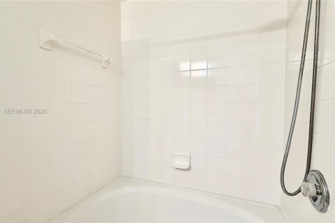 Condominio en alquiler en Palm Beach Gardens, Florida, 1 dormitorio, 76.09 m2 № 2041295 - foto 18