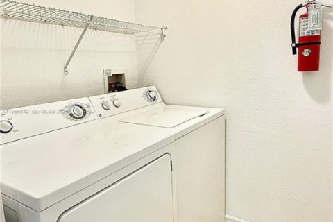 Condominio en alquiler en Palm Beach Gardens, Florida, 1 dormitorio, 76.09 m2 № 2041295 - foto 12