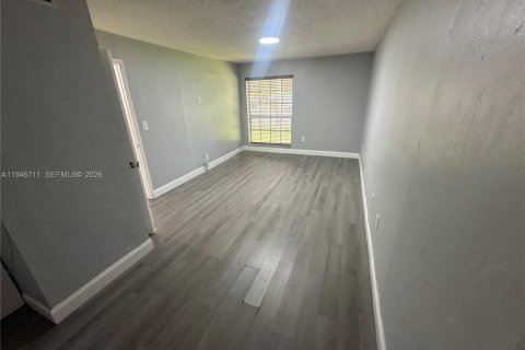 Copropriété à vendre à Miami Lakes, Floride: 2 chambres, 75.81 m2 № 2088971 - photo 7