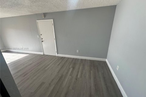 Copropriété à vendre à Miami Lakes, Floride: 2 chambres, 75.81 m2 № 2088971 - photo 3