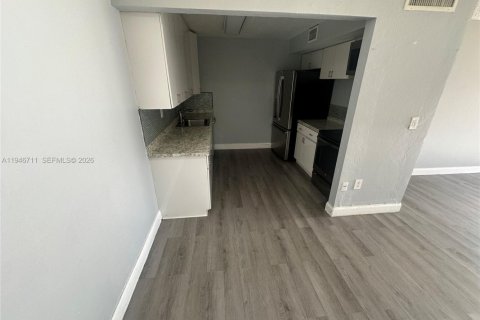 Copropriété à vendre à Miami Lakes, Floride: 2 chambres, 75.81 m2 № 2088971 - photo 4