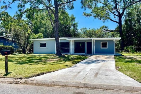 House in Orlando, Florida 4 bedrooms, 118.36 sq.m. № 1554043 - photo 1