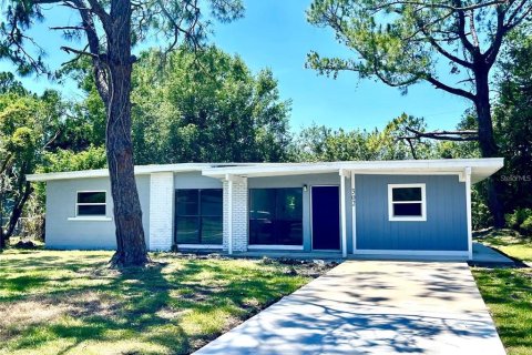House in Orlando, Florida 4 bedrooms, 118.36 sq.m. № 1554043 - photo 2