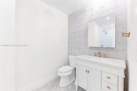 House in Pinecrest, Florida 4 bedrooms, 202.06 sq.m. № 2385027 - photo 24