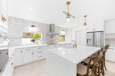 House in Pinecrest, Florida 4 bedrooms, 202.06 sq.m. № 2385027 - photo 7