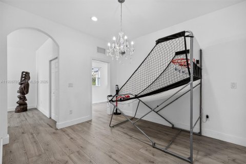 Casa en venta en Miami, Florida, 5 dormitorios, 310.67 m2 № 1987215 - foto 25