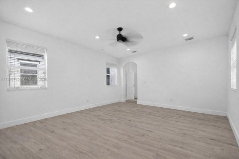 Casa en venta en Miami, Florida, 5 dormitorios, 310.67 m2 № 1987215 - foto 29