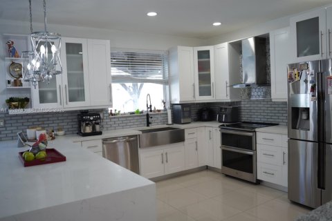 Купить виллу или дом в Майами, Флорида 5 спален, 310.67м2, № 1987215 - фото 10