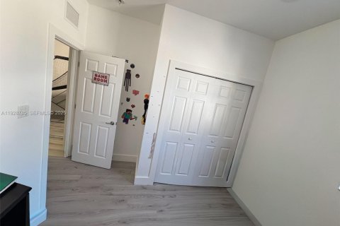 Купить виллу или дом в Майами, Флорида 5 спален, 310.67м2, № 1987215 - фото 20