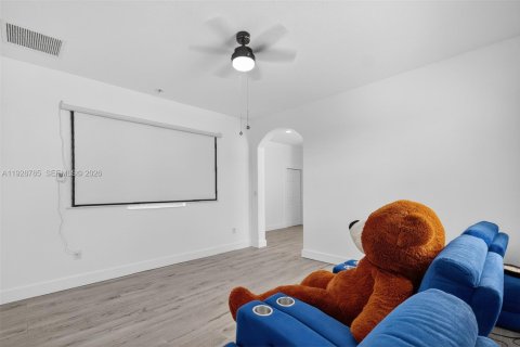 Casa en venta en Miami, Florida, 5 dormitorios, 310.67 m2 № 1987215 - foto 27