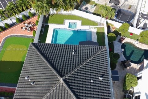 Купить виллу или дом в Майами, Флорида 5 спален, 310.67м2, № 1987215 - фото 4