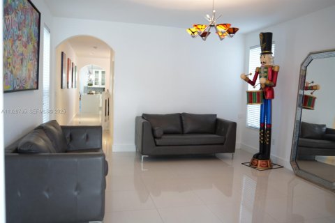 Купить виллу или дом в Майами, Флорида 5 спален, 310.67м2, № 1987215 - фото 8