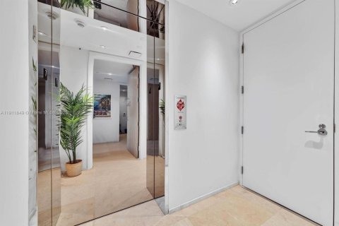 Condo in Sunny Isles Beach, Florida, 2 bedrooms № 1967630 - photo 24