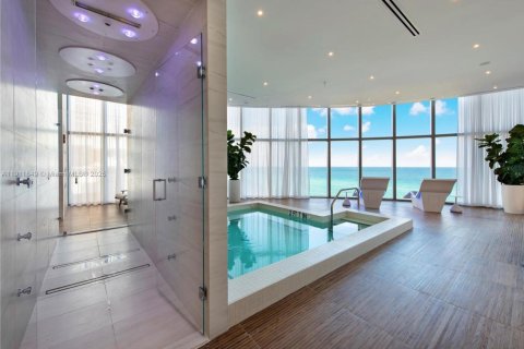 Condo in Sunny Isles Beach, Florida, 2 bedrooms № 1967630 - photo 15