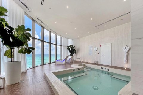 Condo in Sunny Isles Beach, Florida, 2 bedrooms № 1967630 - photo 16