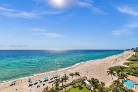 Condo in Sunny Isles Beach, Florida, 2 bedrooms № 1967630 - photo 22