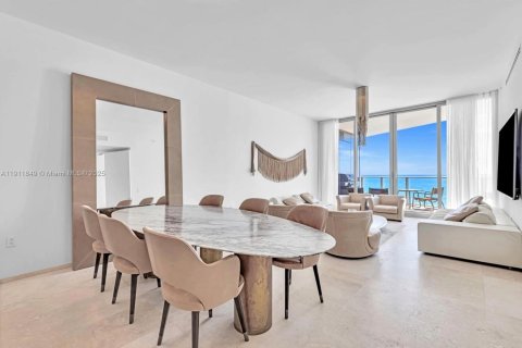 Condo in Sunny Isles Beach, Florida, 2 bedrooms № 1967630 - photo 25