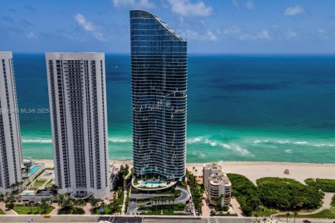 Condo in Sunny Isles Beach, Florida, 2 bedrooms № 1967630 - photo 3