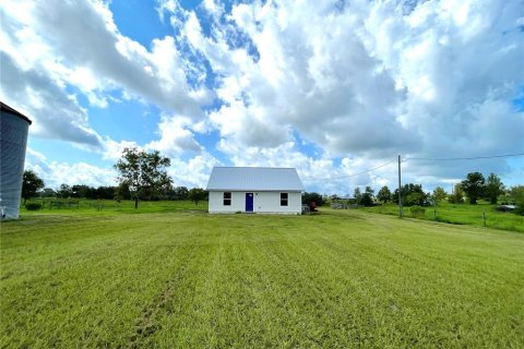 Villa ou maison à louer à Bronson, Floride: 3 chambres, 116.5 m2 № 1879082 - photo 2