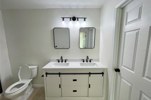 Villa ou maison à louer à Bronson, Floride: 3 chambres, 116.5 m2 № 1879082 - photo 8