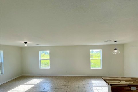 Villa ou maison à louer à Bronson, Floride: 3 chambres, 116.5 m2 № 1879082 - photo 5