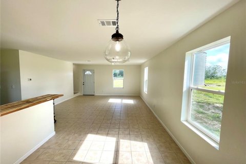 Villa ou maison à louer à Bronson, Floride: 3 chambres, 116.5 m2 № 1879082 - photo 4