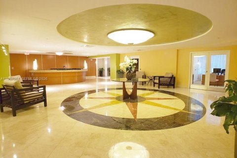 Condo in Miami, Florida, 2 bedrooms  № 2011842 - photo 13