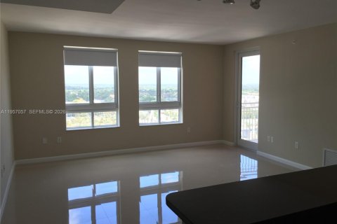 Condo in Miami, Florida, 2 bedrooms  № 2011842 - photo 3