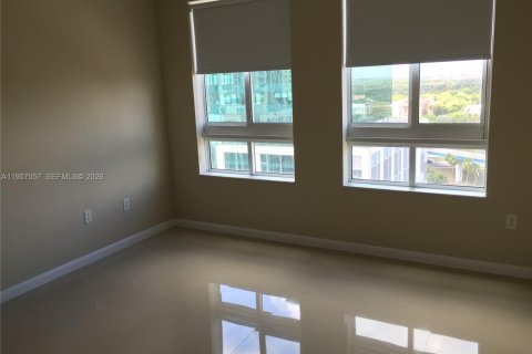 Condo in Miami, Florida, 2 bedrooms  № 2011842 - photo 8