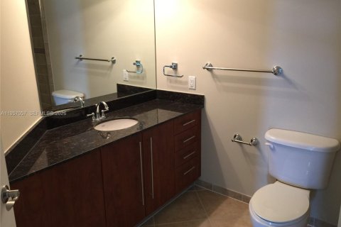 Condo in Miami, Florida, 2 bedrooms  № 2011842 - photo 10
