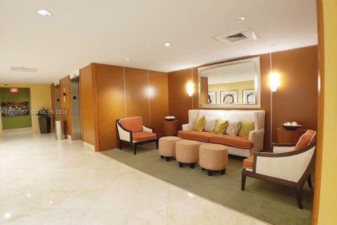 Condo in Miami, Florida, 2 bedrooms  № 2011842 - photo 15