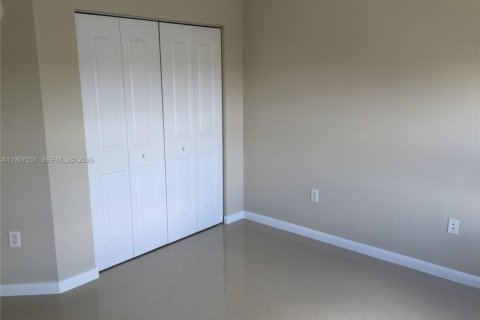 Condo in Miami, Florida, 2 bedrooms  № 2011842 - photo 9