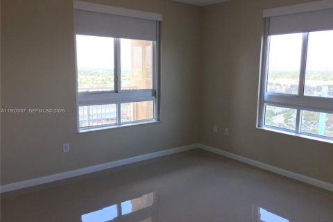 Condo in Miami, Florida, 2 bedrooms  № 2011842 - photo 5