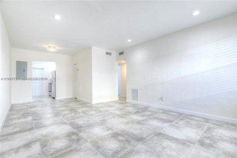Apartment in Miami Beach, Florida 2 bedrooms, 83.61 sq.m. № 1995009 - photo 4