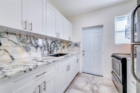 Apartment in Miami Beach, Florida 2 bedrooms, 83.61 sq.m. № 1995009 - photo 7