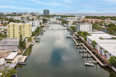Apartment in Miami Beach, Florida 2 bedrooms, 83.61 sq.m. № 1995009 - photo 21