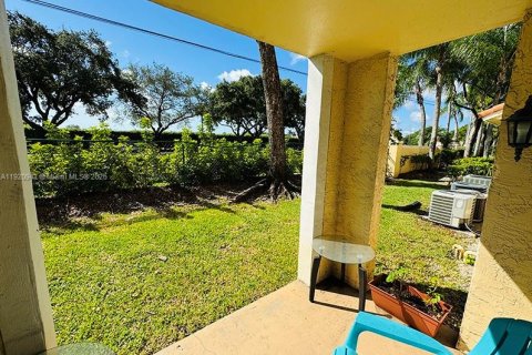Condo in West Palm Beach, Florida, 2 bedrooms  № 1975078 - photo 13