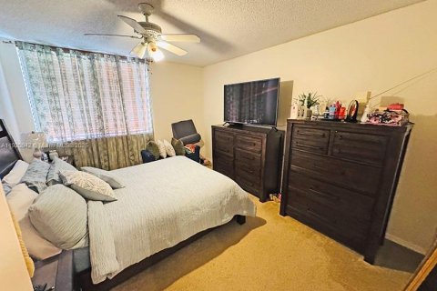 Condo in West Palm Beach, Florida, 2 bedrooms  № 1975078 - photo 6