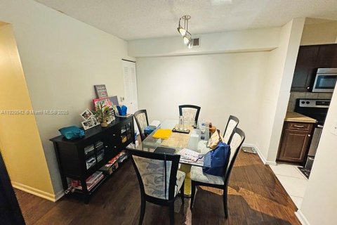 Condo in West Palm Beach, Florida, 2 bedrooms  № 1975078 - photo 12