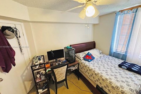 Condo in West Palm Beach, Florida, 2 bedrooms  № 1975078 - photo 11