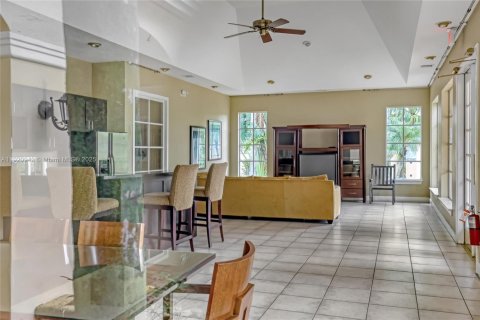 Condo in West Palm Beach, Florida, 2 bedrooms  № 1975078 - photo 15