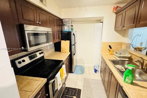 Condo in West Palm Beach, Florida, 2 bedrooms  № 1975078 - photo 5