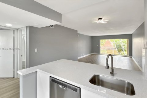 Condominio en venta en Lauderhill, Florida, 2 dormitorios, 99.41 m2 № 1709583 - foto 4