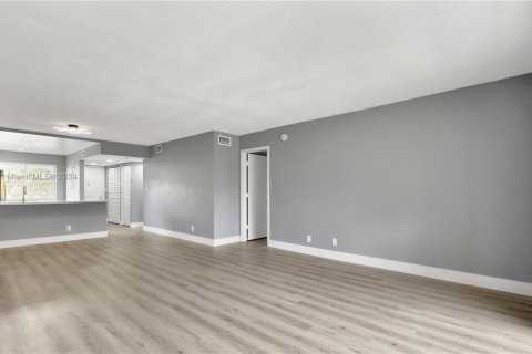 Condominio en venta en Lauderhill, Florida, 2 dormitorios, 99.41 m2 № 1709583 - foto 5
